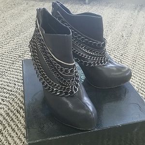 Dolce Vita Flash chain booties 8.5